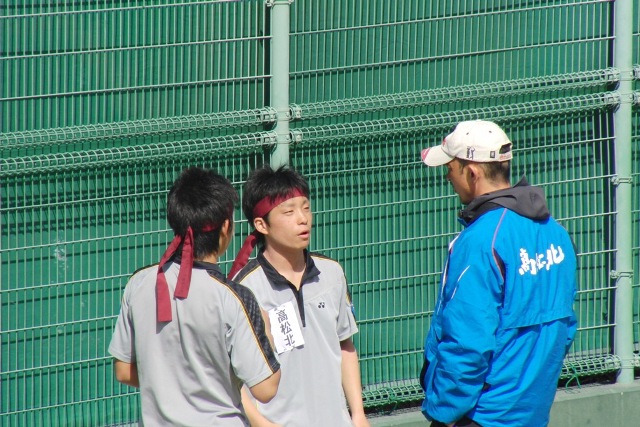 32_3_22_14.JPG - 熱戦の様子（1回戦）