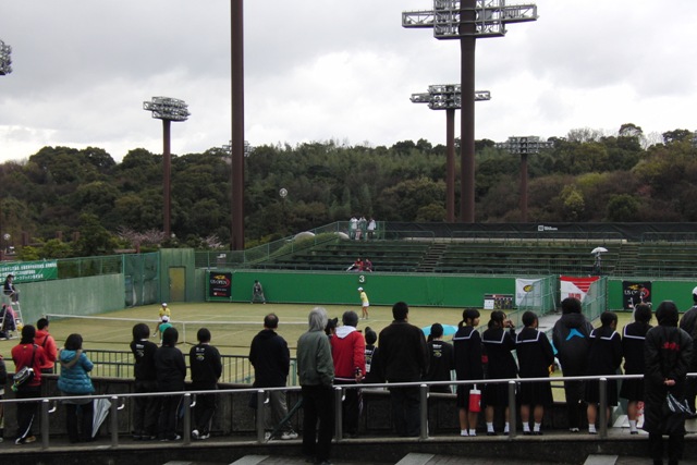 32_3_25_16.JPG - 熱戦の様子（準々決勝・準決勝）