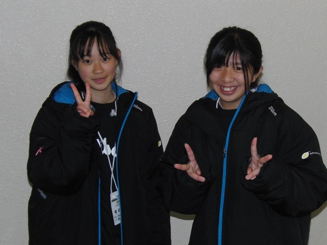 32_3_25_33.JPG - てきぱきと仕事をする補助員